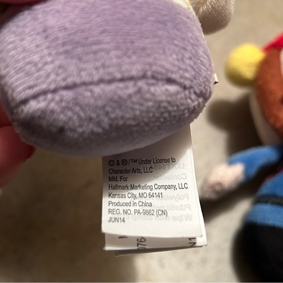 Set of two Hallmark Itty Bitty plush, Yukon Cornelius and Charlie-in-the-box - Picture 2 of 3